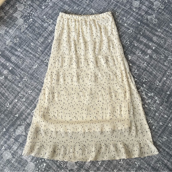 Dresses & Skirts - Skirt